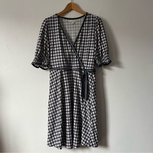 Chic Navy and White Patterned Wrap Dress